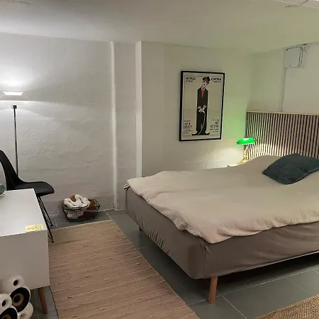 Large Basement In The Middle Of Apartman *