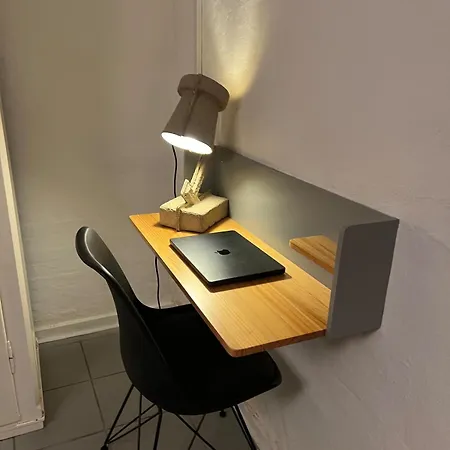 Appartamento Large Basement In The Middle Of *